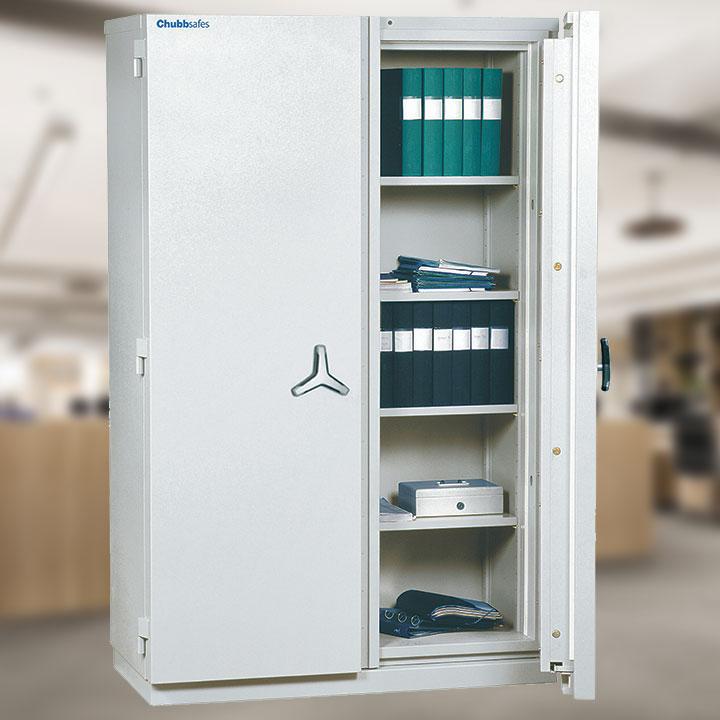 Armoires ignifuges CS 300 : Deux heures de protection certifiée S 120 P pour vos documents vitaux. Armoires ignifuges CS 300 : Deux heures de protection certifiée S 120 P pour vos documents vitaux.